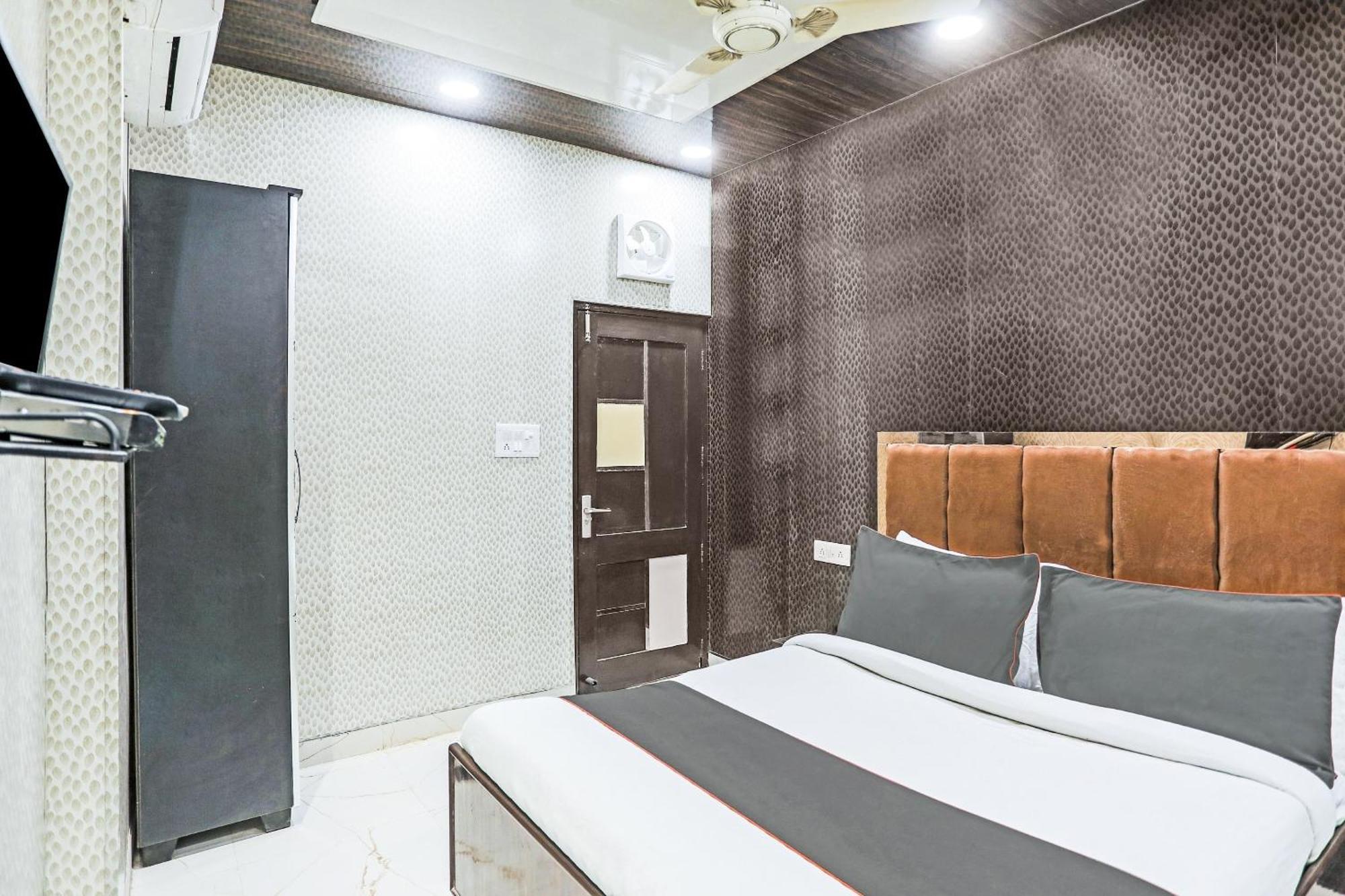 Hotel O Kashish Residency Near Model Town Metro Station Nuova Delhi Esterno foto