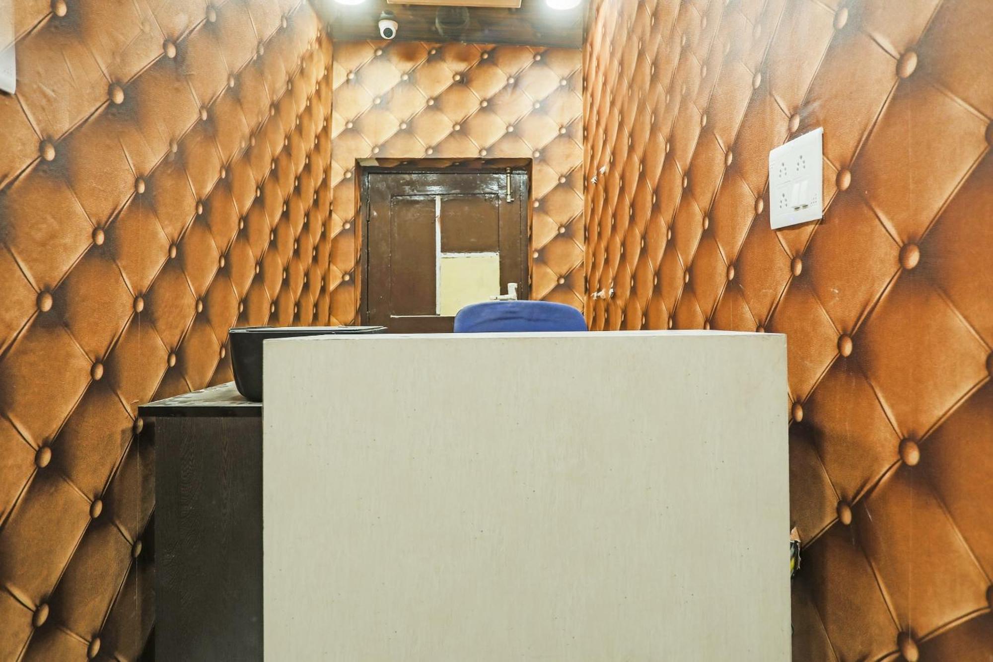 Hotel O Kashish Residency Near Model Town Metro Station Nuova Delhi Esterno foto