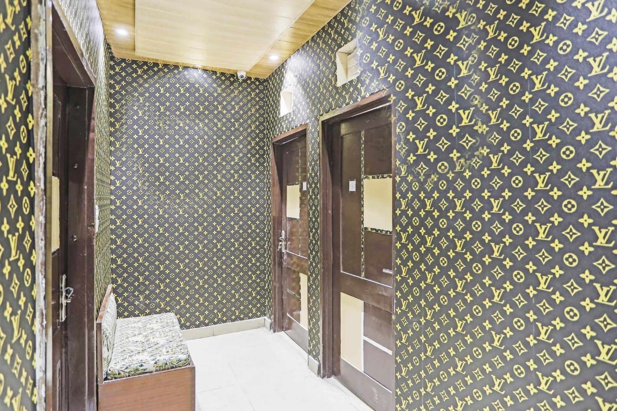 Hotel O Kashish Residency Near Model Town Metro Station Nuova Delhi Esterno foto