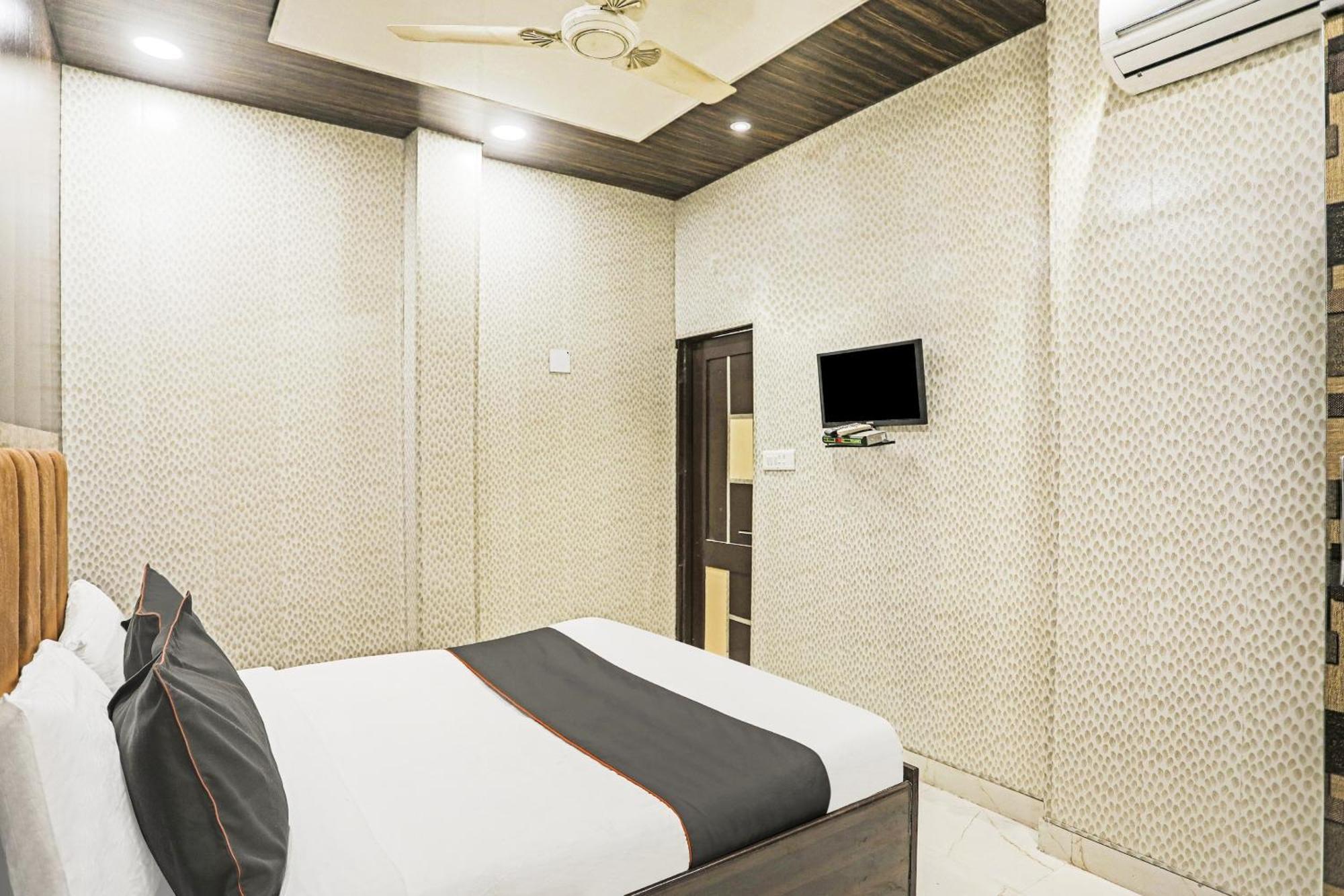 Hotel O Kashish Residency Near Model Town Metro Station Nuova Delhi Esterno foto