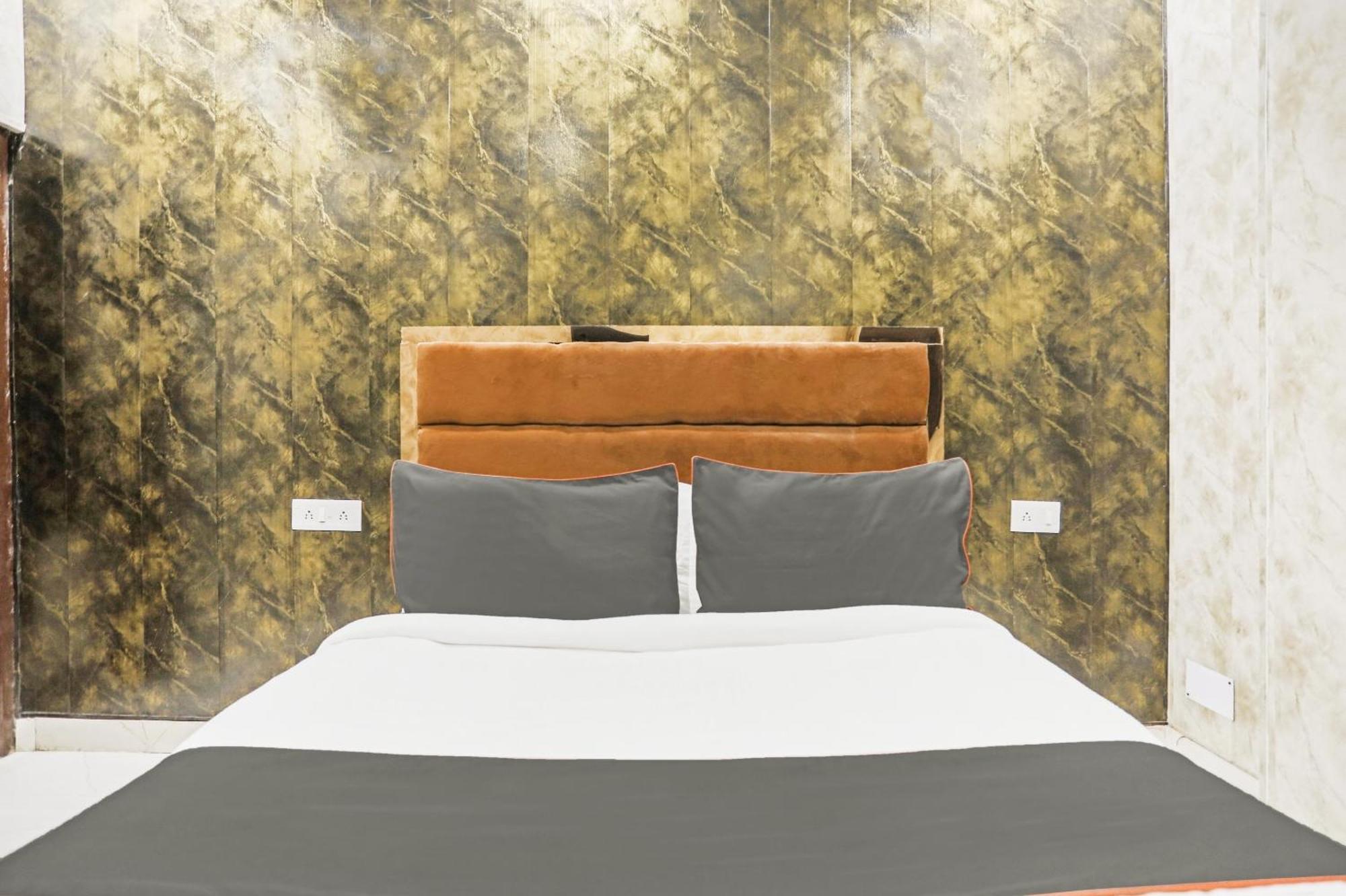 Hotel O Kashish Residency Near Model Town Metro Station Nuova Delhi Esterno foto