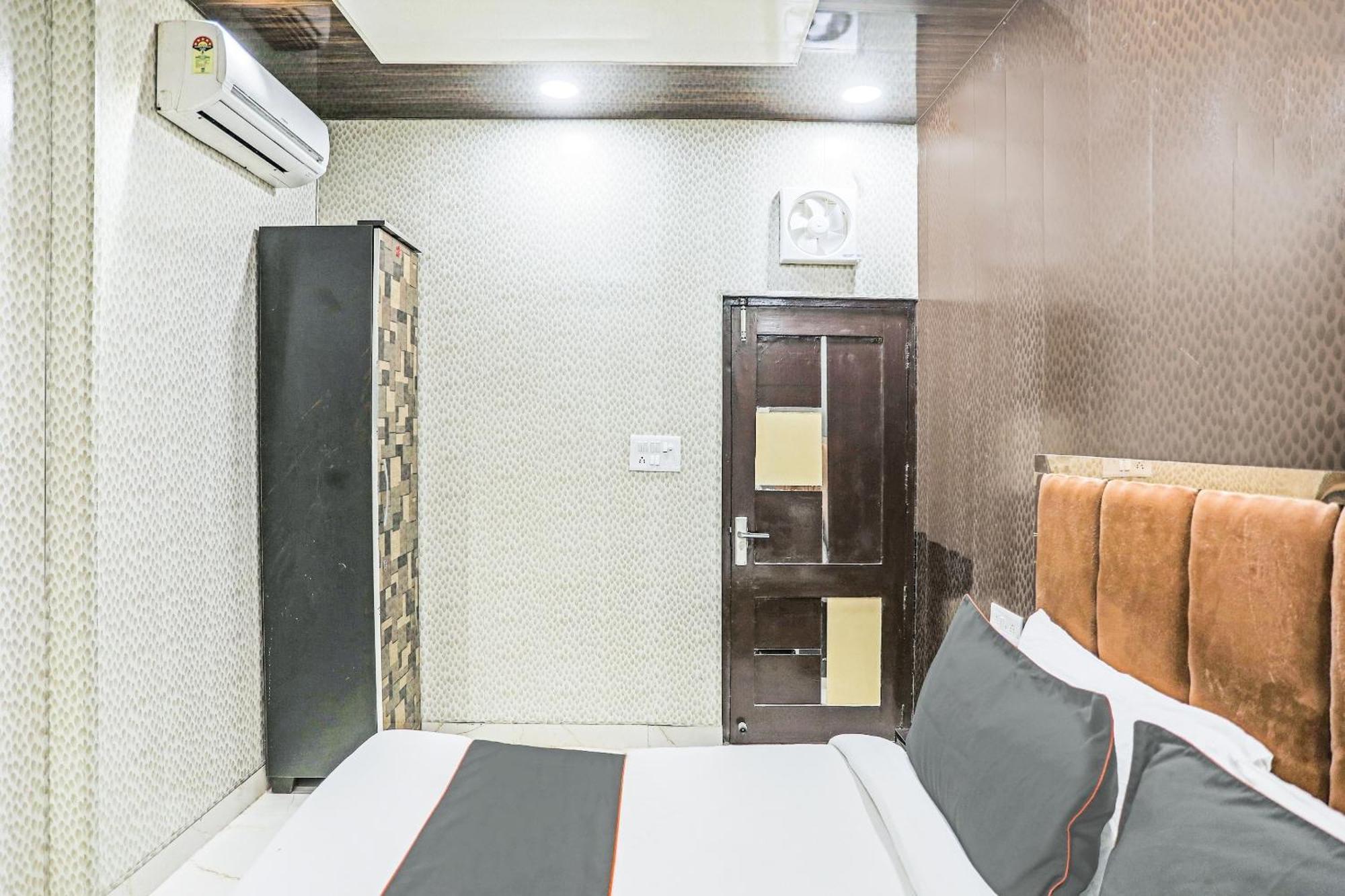 Hotel O Kashish Residency Near Model Town Metro Station Nuova Delhi Esterno foto