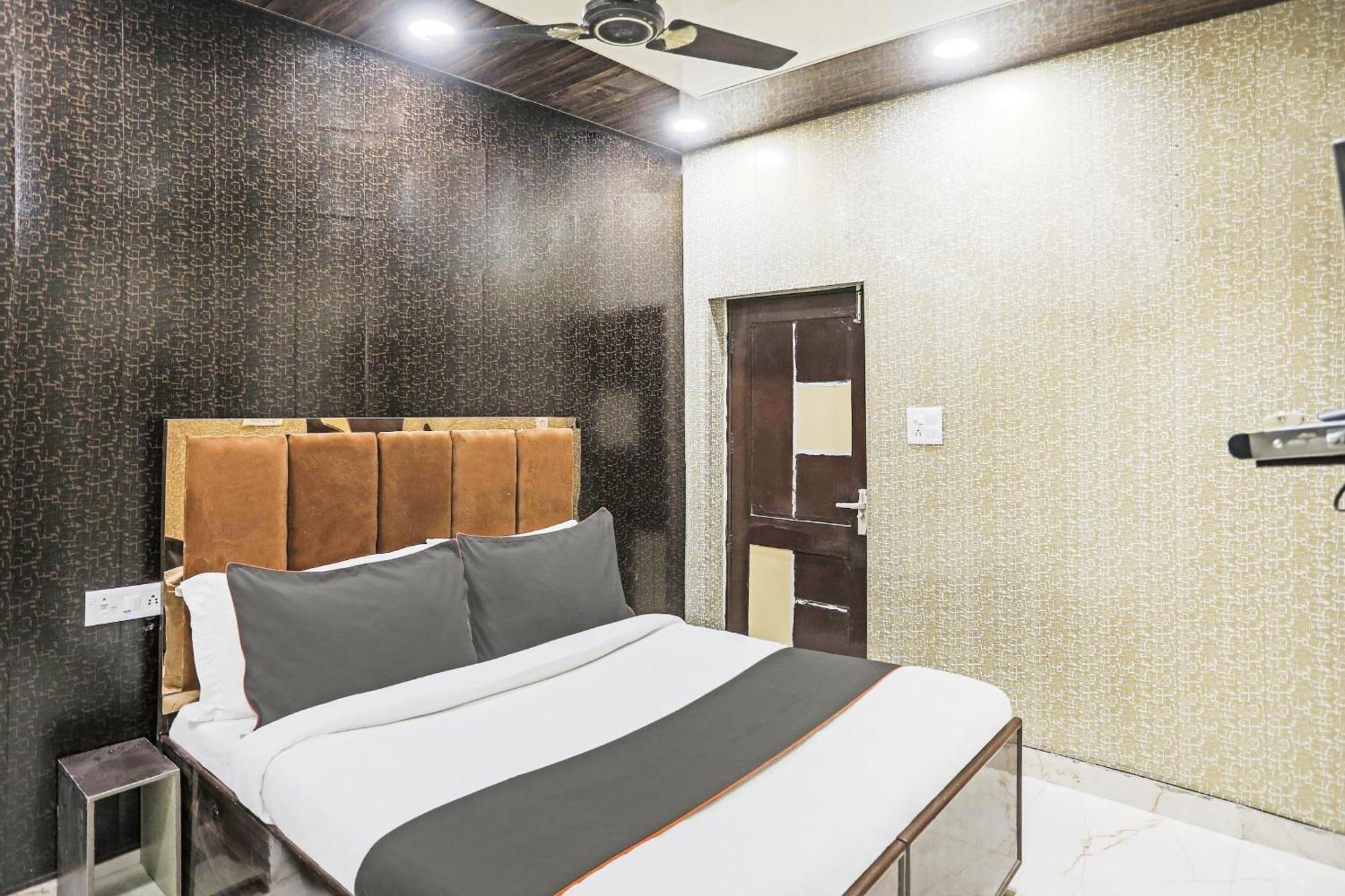 Hotel O Kashish Residency Near Model Town Metro Station Nuova Delhi Esterno foto