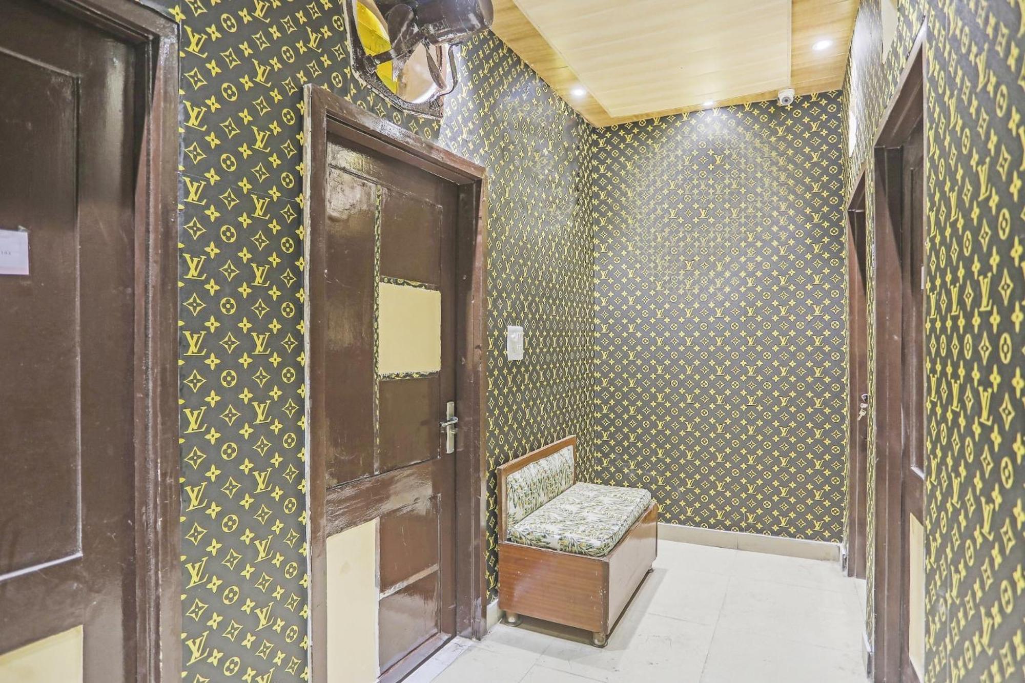 Hotel O Kashish Residency Near Model Town Metro Station Nuova Delhi Esterno foto