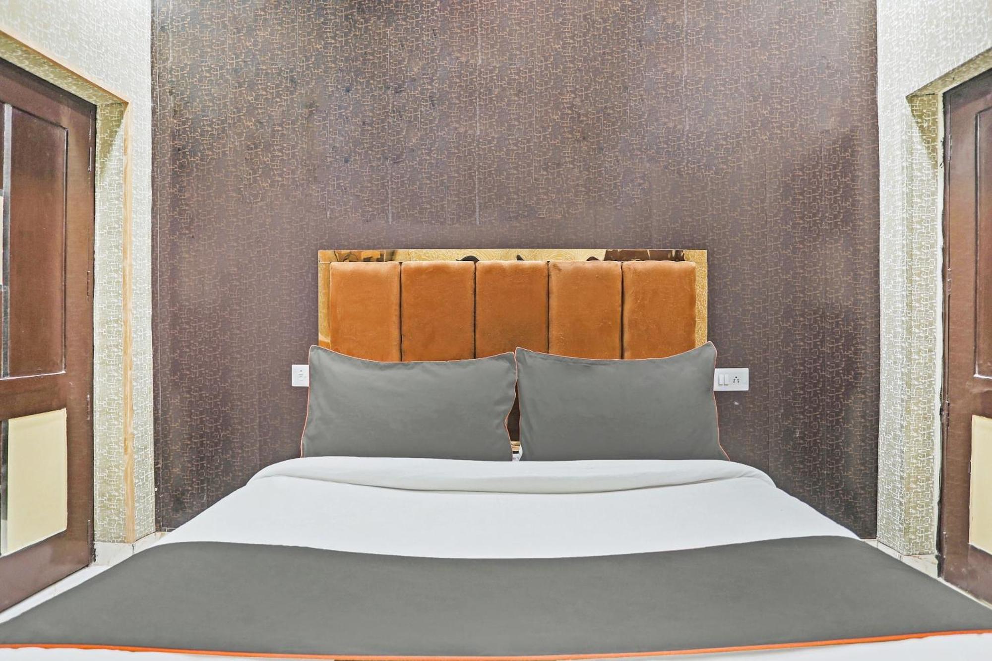 Hotel O Kashish Residency Near Model Town Metro Station Nuova Delhi Esterno foto