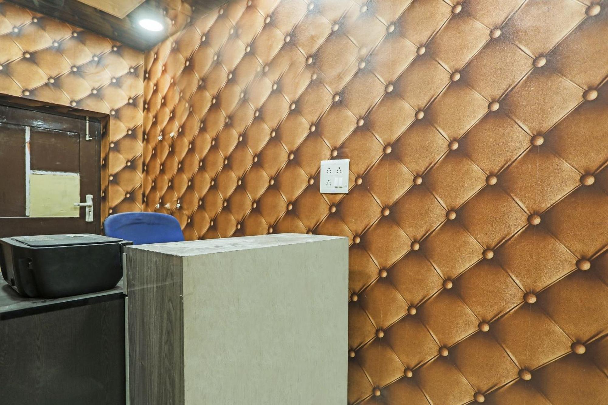 Hotel O Kashish Residency Near Model Town Metro Station Nuova Delhi Esterno foto