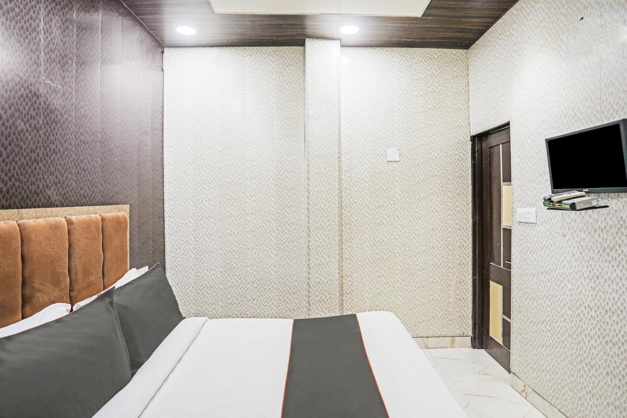 Hotel O Kashish Residency Near Model Town Metro Station Nuova Delhi Esterno foto