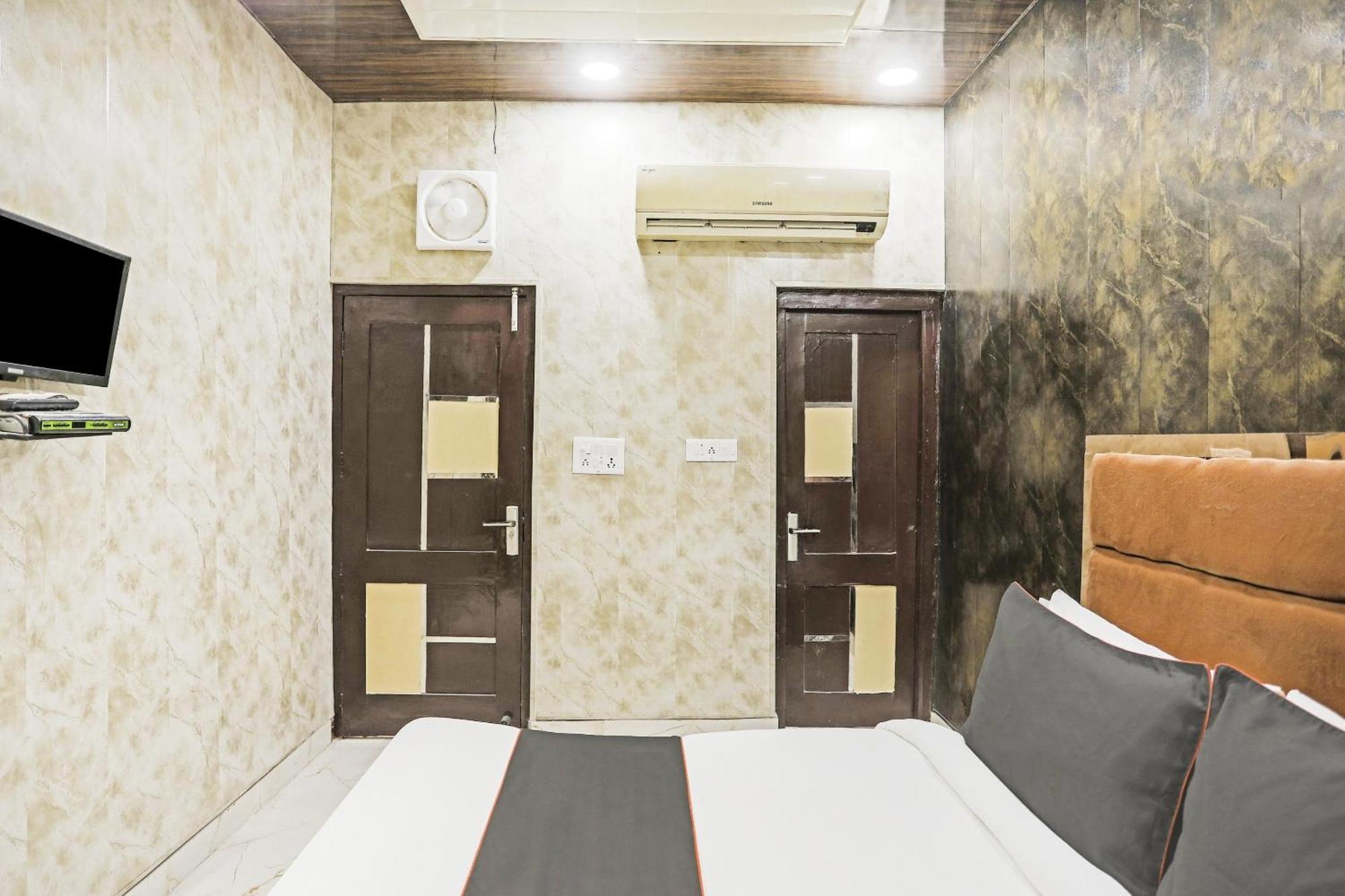 Hotel O Kashish Residency Near Model Town Metro Station Nuova Delhi Esterno foto