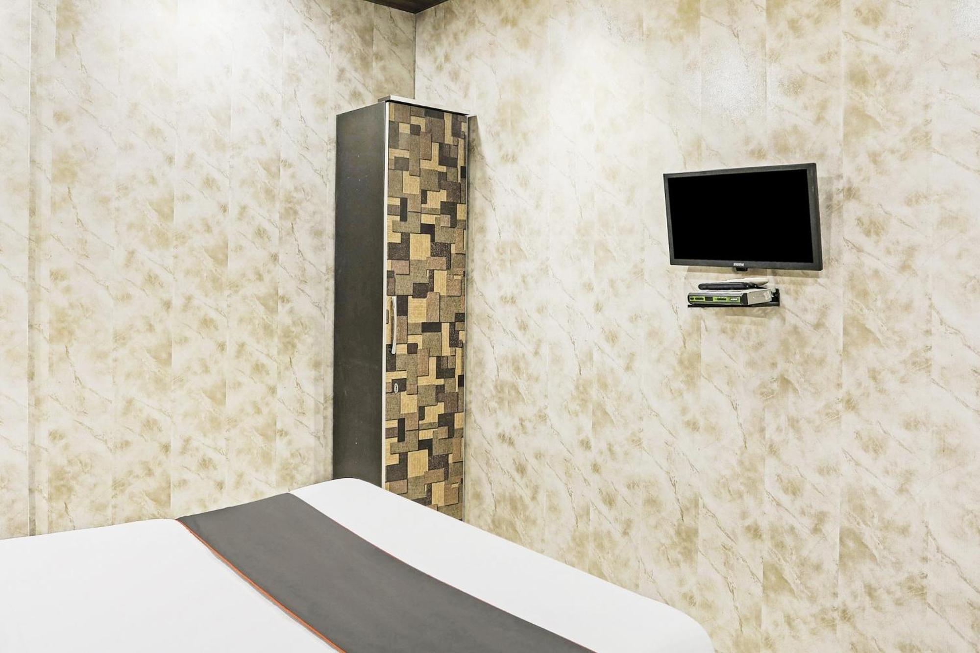 Hotel O Kashish Residency Near Model Town Metro Station Nuova Delhi Esterno foto