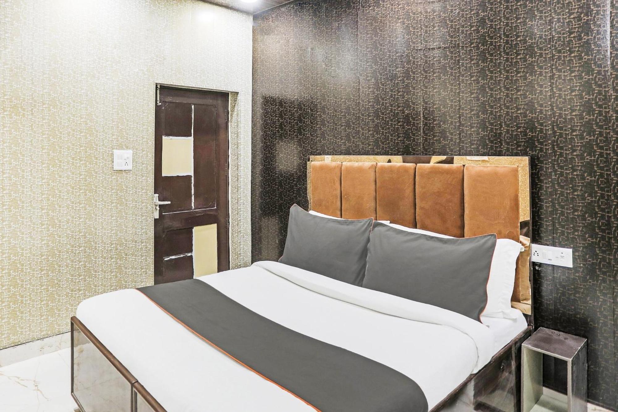 Hotel O Kashish Residency Near Model Town Metro Station Nuova Delhi Esterno foto