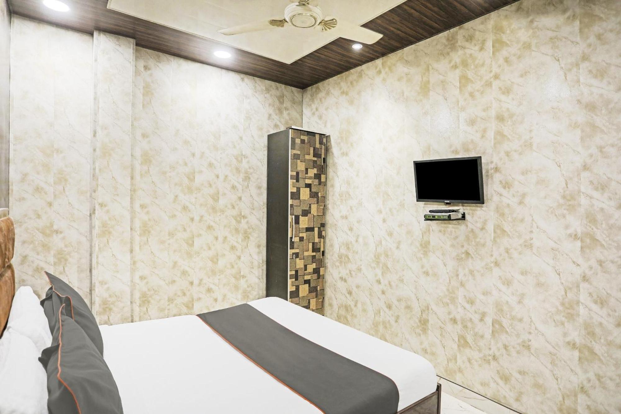 Hotel O Kashish Residency Near Model Town Metro Station Nuova Delhi Esterno foto