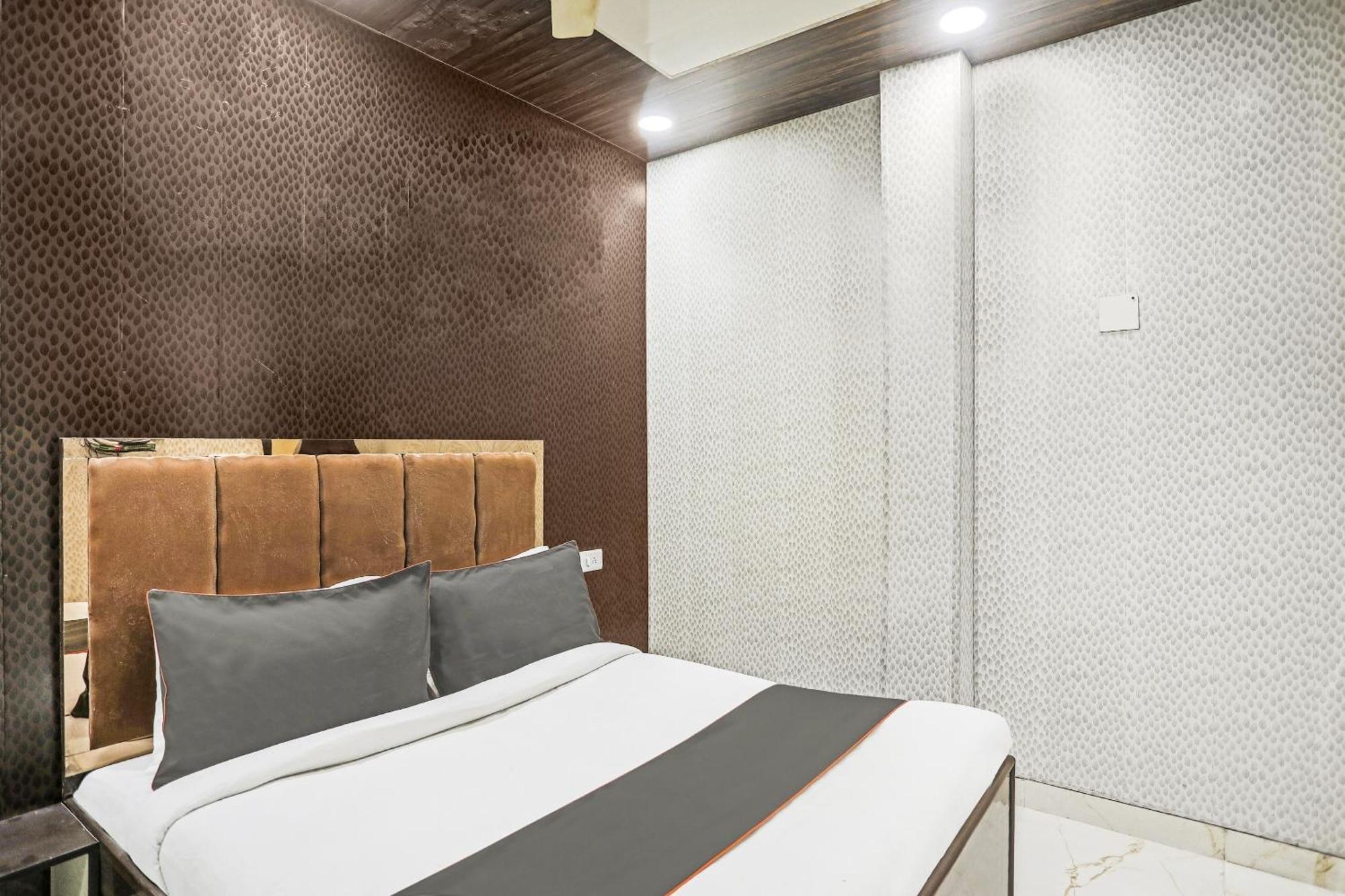Hotel O Kashish Residency Near Model Town Metro Station Nuova Delhi Esterno foto