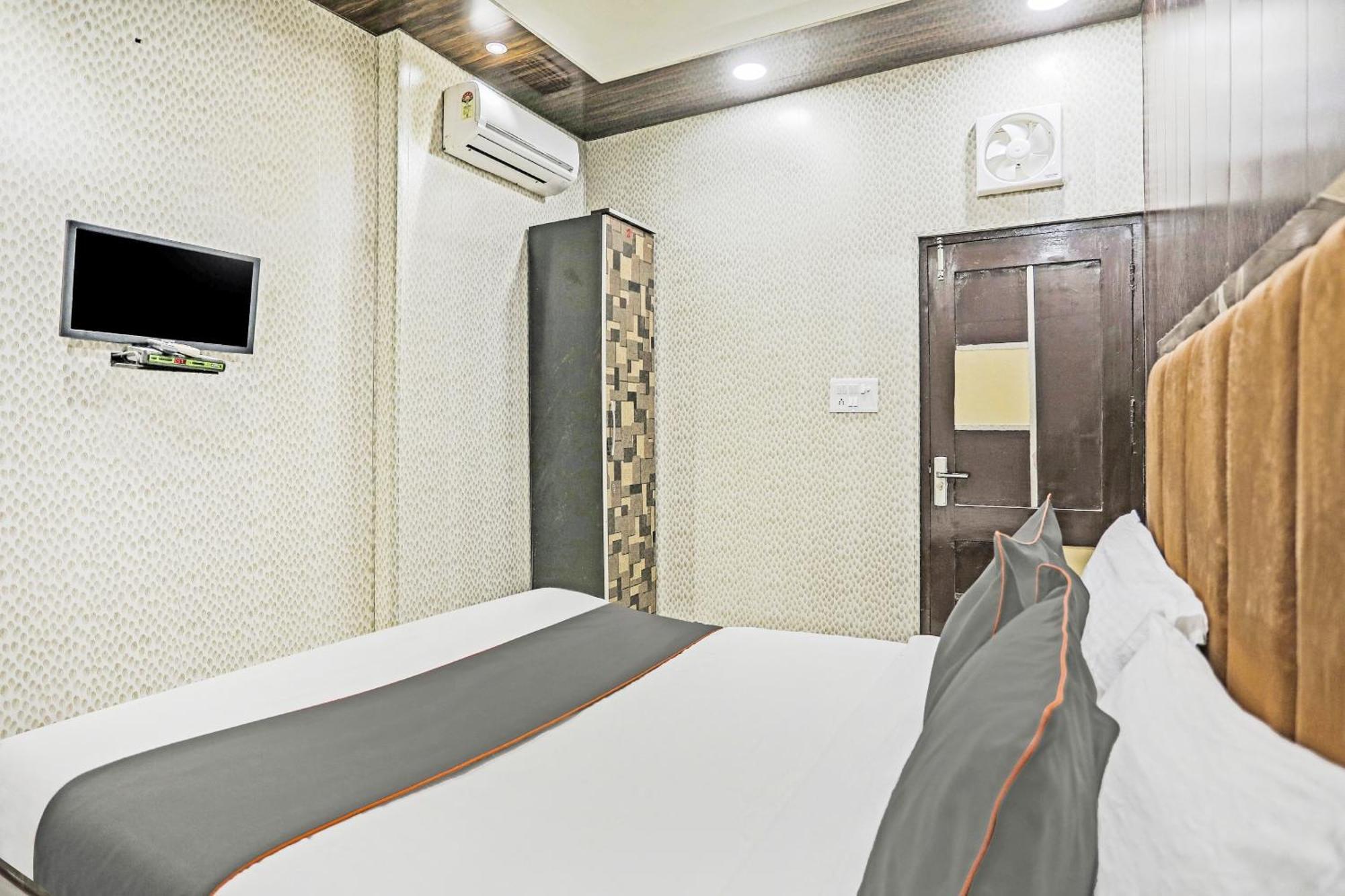 Hotel O Kashish Residency Near Model Town Metro Station Nuova Delhi Esterno foto